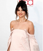 Selena_Gomez_-_2020_Hollywood_Beauty_Awards__in_Los_Angeles2C_2020-02-06-07.jpg