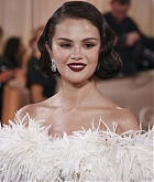 Selena_Gomez_-_83rd_annual_Golden_Globe_Awards_-_January_112C_2026_37.jpg