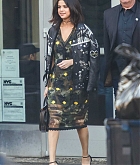 Selena_Gomez_-_Arrives_at_the_Coach_show_during_NYFW_in_New_York_City_on_Feb_14-03.jpg