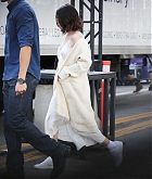 Selena_Gomez_-_Arrives_for_AMA_practice_in_LA_on_November_17-01.jpg