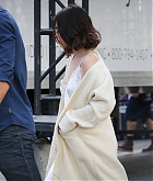 Selena_Gomez_-_Arrives_for_AMA_practice_in_LA_on_November_17-02.jpg