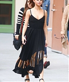 Selena_Gomez_-_Arriving_at_Disney_Radio_in_Los_Angeles_on_June_8-09.jpg