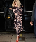 Selena_Gomez_-_Arriving_at_KISS_radio_in_London2C_UK_on_December_4-06.jpg