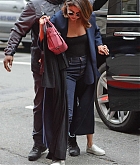 Selena_Gomez_-_Arriving_at_her_Hotel_in_NYC_on_May_1-04.jpg