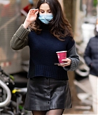 Selena_Gomez_-_Arriving_on_the_set_of__Only_Murders_in_the_Building__in_New_York_April_102C_2021_04.jpg