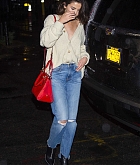 Selena_Gomez_-_At_Citipups_in_New_York_City_on_September_2-07.jpg