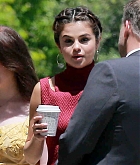 Selena_Gomez_-_At_David_Henrie___Maria_Cahill_s_Wedding_in_Los_Angeles_on_April_21-06.jpg