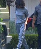 Selena_Gomez_-_At_Toluca_Lake2C_CA_on_October_23-02.jpg