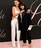 Selena_Gomez_-_At_the_Premiere_of__Lola__in_Los_Angeles_February_32C_202427.jpg