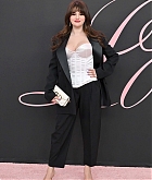 Selena_Gomez_-_At_the_Premiere_of__Lola__in_Los_Angeles_February_32C_202427~0.jpg