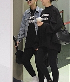 Selena_Gomez_-_Boarding_a_flight_at_the_Sydney_Airport_in_Sydney2C_Australia_-_March_232C_2018-03.jpg