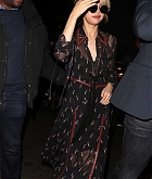Selena_Gomez_-_Coach_House_on_Regent_Street_in_London2C_UK_on_December_4-02.jpg