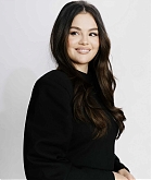 Selena_Gomez_-_Deadline_Studio_during_the_Toronto_International_Film_Festival_-_September_82C_2024_02.jpg