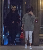 Selena_Gomez_-_Enjoy_a_dinner_date_at_Nobu2C_NYC_on_September_3-04.jpg