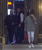 Selena_Gomez_-_Enjoy_a_dinner_date_at_Nobu2C_NYC_on_September_3-05.jpg