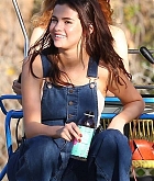 Selena_Gomez_-_Enjoys_a_day_at_the_park_with_friends_in_Los_Angeles_-_February_200009.jpg
