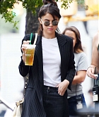 Selena_Gomez_-_Filming_Woody_Allen_film_in_NYC_on_September_21-12.jpg