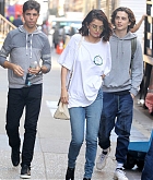 Selena_Gomez_-_Filming_Woody_Allen_film_in_NYC_on_September_22-03.jpg