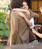 Selena_Gomez_-_Filming_Woody_Allen_film_in_NYC_on_September_22-04.jpg