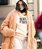 Selena_Gomez_-_Films__Only_Murders_in_the_Building__in_the_Upper_West_Side_of_New_York_City2C_02202021_01.jpg