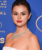 Selena_Gomez_-_Gala_Dinner_during_the_72nd_annual_Cannes_Film_Festival_in_Cannes2C_France_May_142C_2019-03.jpg