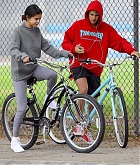 Selena_Gomez_-_Goes_on_a_bike_ride_with_Justin_Bieber_in_LA_on_November_1-15.jpg