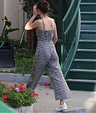 Selena_Gomez_-_Goes_to_pilates_and_AMA_rehearsals_in_LA_on_November_8-04.jpg