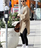 Selena_Gomez_-_Grabs_a_late_breakfast_in_Hollywood2C_CA_on_March_82C_2018-02.jpg