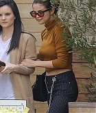 Selena_Gomez_-_Has_lunch_with_friends_at_Soho_House_in_Malibu_on_March_22-21.jpg
