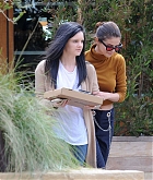 Selena_Gomez_-_Has_lunch_with_friends_at_Soho_House_in_Malibu_on_March_22-31.jpg