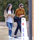 Selena_Gomez_-_Has_lunch_with_friends_at_Soho_House_in_Malibu_on_March_22-34.jpg
