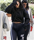 Selena_Gomez_-_Hits_the_gym_for_another_pilates_session_in_LA_December_312C_2018-01.jpg