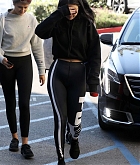 Selena_Gomez_-_Hits_the_gym_for_another_pilates_session_in_LA_December_312C_2018-02.jpg