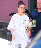 Selena_Gomez_-_In_NYC_on_September_4-02.jpg