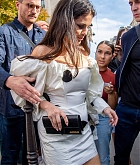 Selena_Gomez_-_Leaves_the_L27Avenue_restaurant_in_Paris_28September_272907.jpg