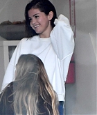 Selena_Gomez_-_Leaving_a_pilates_studio_with_Justin_Bieber_in_West_Hollywood_on_January_3-03.jpg