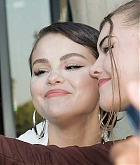 Selena_Gomez_-_Leaving_her_hotel_in_Paris_July_92C_202206.jpg