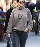 Selena_Gomez_-_Looks_stylish_as_she_steps_out_for_lunch_in_Beverly_Hills2C_CA_December_292C_2018-03.jpg