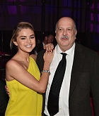 Selena_Gomez_-_Lupus_Research_Alliance__Breaking_Through_Lupus_Gala__on_November_20-07.jpg
