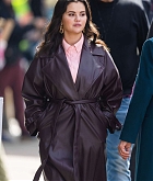 Selena_Gomez_-_On_the_set_of_Only_Murderers_in_the_Building_in_New_York_City_0317202304.jpg