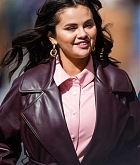 Selena_Gomez_-_On_the_set_of_Only_Murderers_in_the_Building_in_New_York_City_0317202313.jpg