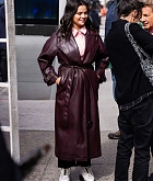 Selena_Gomez_-_On_the_set_of_Only_Murderers_in_the_Building_in_New_York_City_0317202321.jpg