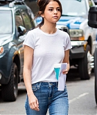 Selena_Gomez_-_On_the_set_of_Woody_Allen_film_in_NYC_on_September_14-17.jpg