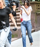 Selena_Gomez_-_On_the_set_of_Woody_Allen_film_in_NYC_on_September_14-20.jpg