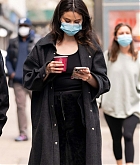 Selena_Gomez_-_On_the_set_of__Only_Murders_in_the_Building__in_New_York_April_92C_2021_04.jpg