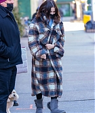 Selena_Gomez_-_On_the_set_of__Only_Murders_in_the_Building__in_New_York_March_42C_202203.jpg