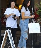 Selena_Gomez_-_Out_and_about_in_Los_Angeles_on_Feb_11-10.jpg