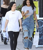 Selena_Gomez_-_Out_and_about_in_Los_Angeles_on_Feb_11-24.jpg