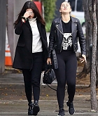 Selena_Gomez_-_Out_and_about_in_Los_Angeles_on_Feb_21-08.jpg