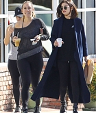 Selena_Gomez_-_Out_for_Breakfast_with_Friends_in_Los_Angeles_on_March_7-01.jpg